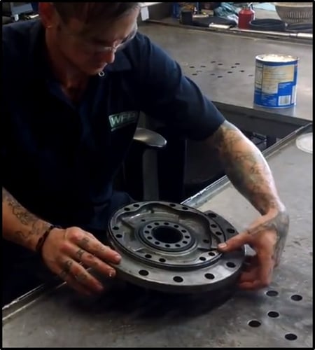 applying-lubricant-during-reassembly-final-drive-hydraulic-motor