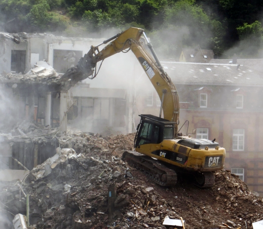 cat-excavator-demolition